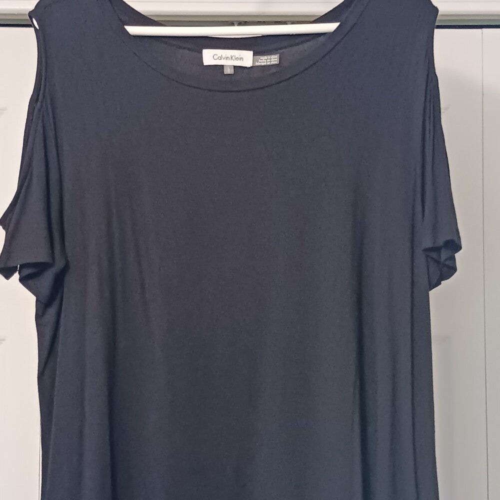 #152 3/$18 - Calvin Klein Black Short Sleeve Top Size L - Picture 3 of 5